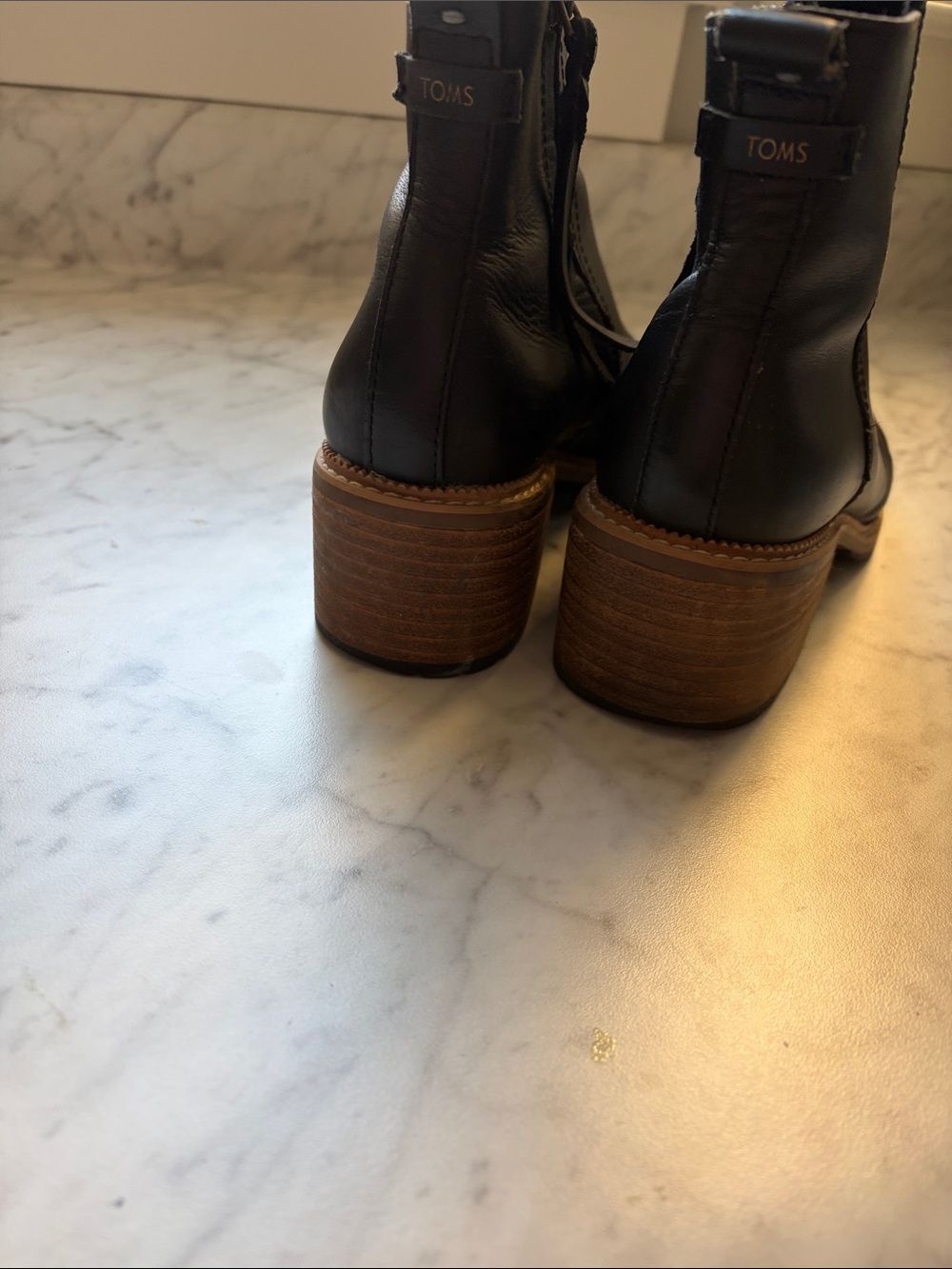 Tom’s Black Leather Marina Bootie size 7.5 - Picture 4 of 7
